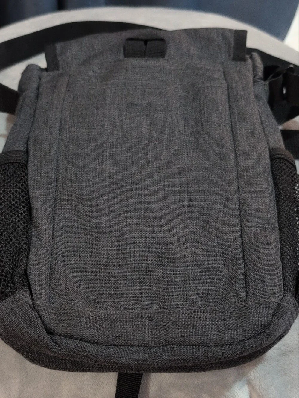 SwissGear Compact Crossbody Messenger Bag in Dark Gray and Black